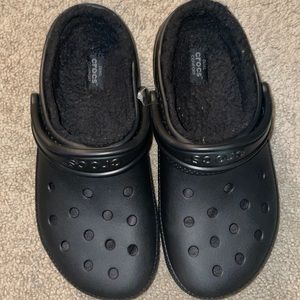 BLACK CROCS